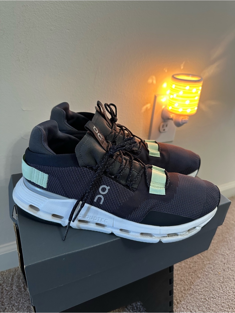 On Running Men's Cloudtec Lightweight Black Mint Sneakers. Size 10